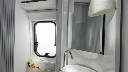 2p Adria Twin bus from 2023 - Free transfer from/to the airport