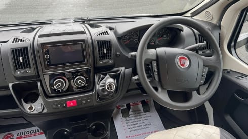 Luxury 6 berth 6 Belted Roller Team Autoroller 747