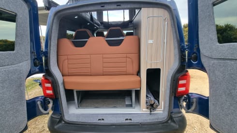 Bluey – 4 berth Volkswagen T6 Transporter 4Motion campervan (off-grid camper)