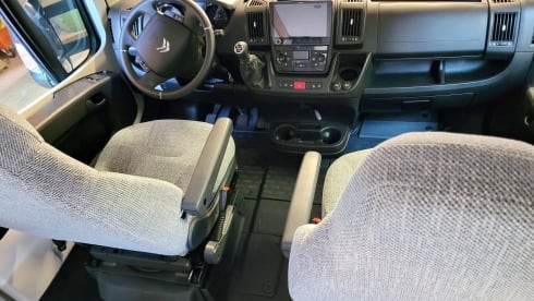 Happy family – Gepflegtes Wohnmobil BJ2023 zu mieten 