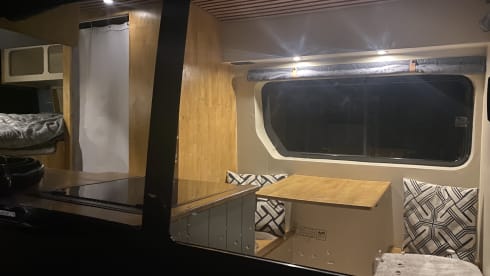 2p Renault campervan uit 2012