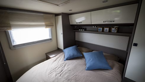 T898BJ – T898BJ 4 person Bürstner Lyseo Harmony Line 736 half integral from 2023