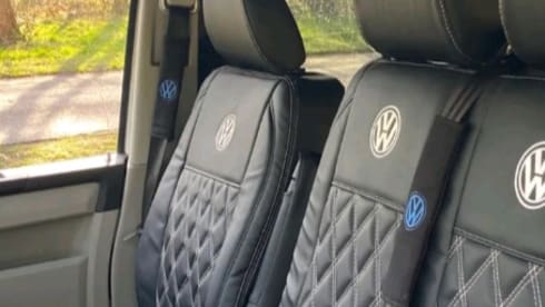 Velma – 4 berth 2016 Volkswagen campervan