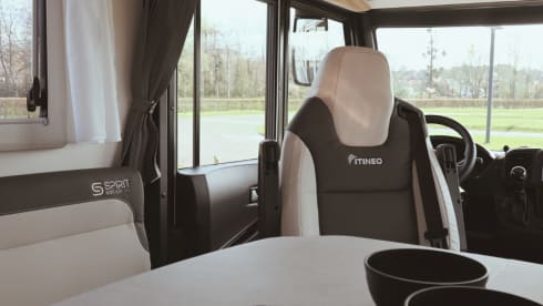 Nuovo di zecca, integrale di lusso a 4 posti dal 2024