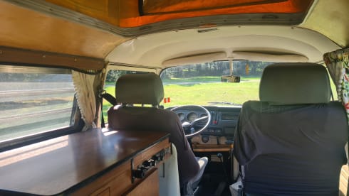 2p Volkswagen campervan uit 1969