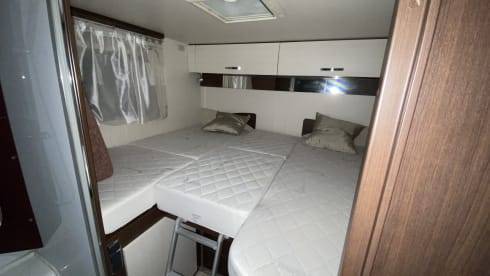 Fantastic 4-person luxury Ford Benimar