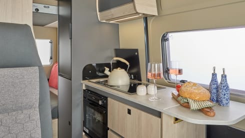 H5 – Auto Trail Expedition 67 Flex - 4 berth Campervan