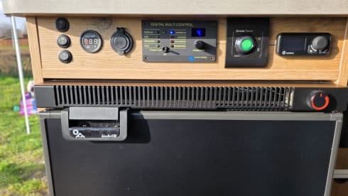 White SportsPearl – 3-sitziger Mercedes-Benz Bus aus dem Jahr 2019