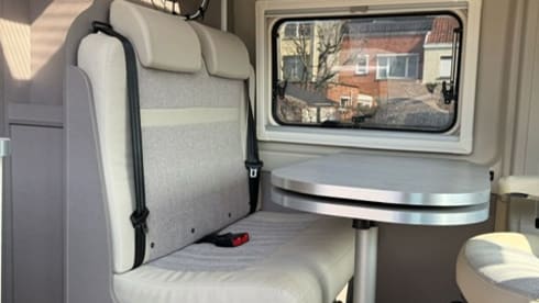 BB KING – Young Fiat Ducato (2 or 4 persons) with bicycle carrier
