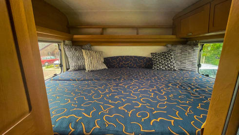 Cosy Family Camper – Complete cozy family camper with large garage 5p Hymer