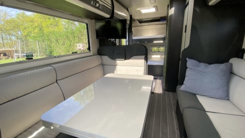 Luxurious new 6-person Roller Team Kronos Advance semi-integrated from 2024