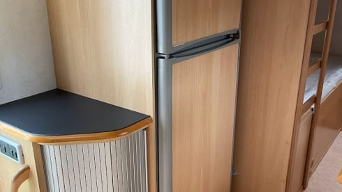 Eura Mobil – Spacious, 6-person family camper from 2003