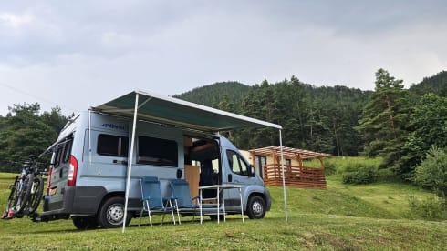 Pössl 2 win luxury bus e bike carrier