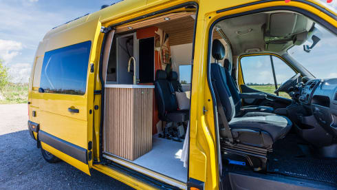 Extra high luxury off-grid camper for 2 adults and 1 child 