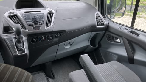 5p Ford Nugget Custom, high top – automatic, air conditioning – compact comfort