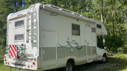 Camper spazioso e accessoriato per viaggi indimenticabili 