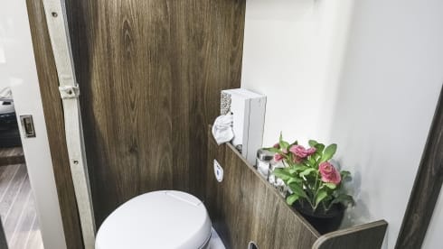 Skye – LUXURY Rollerteam T-Line 740 4 Berth Motorhome (AUTOMATIC)