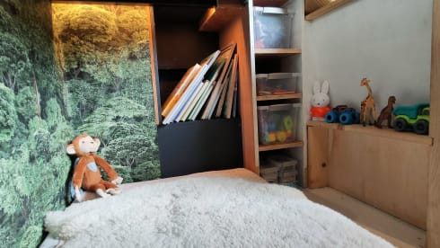 VanScheef – Mega cozy 3p Off-grid self-build camper
