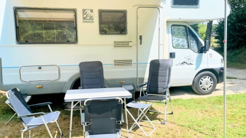 FamilyTime – 5p Knaus semi-integrated from 1996