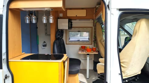 Chico – 4-Personen-Komplettbus mit Toilette, Schlafplätze für 2 Erwachsene + 1 Baby