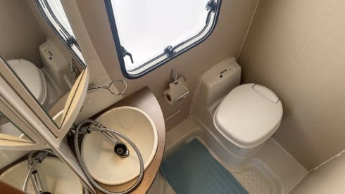 Flash 02 – Compact motorhome of 560 length with air conditioning Flash 02