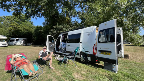 Meet Hermes – Hermes- Your Home on Wheels for Family Adventures – Off-Grid 3 Berth Camper | Pet Friendly | Drive-Away Awning