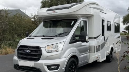 Autocarro semi-integrato Ford a 6 posti letto dal 2022