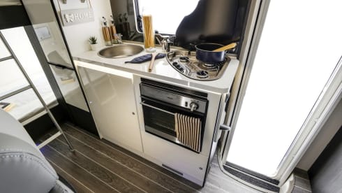 L2R – grand 2-6 berth, free wifi & unlimited miles