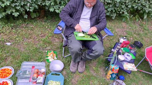 SLOWIE – 2p Sleeping Car on Wheels in an Opel Combo