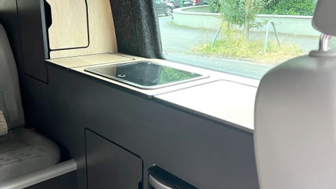 Dingle  – VW T5 4x4 Camper – Kompakt, modern & startklar für dein Abenteuer!