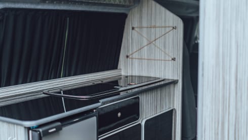 Grey – Volkswagen Camper mit 4 Schlafplätzen Brandneuer Umbau