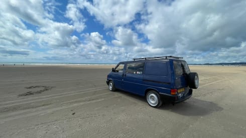 Mr Blue Sky  –  Volkswagen Campervan von 1997
