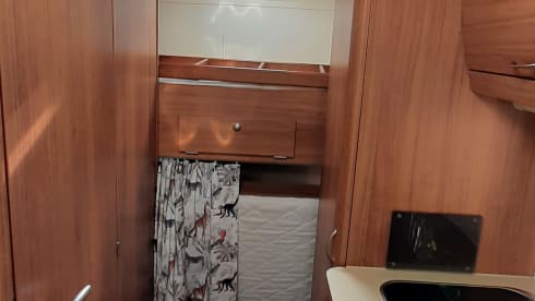 Eura Mobil 4p family camper 