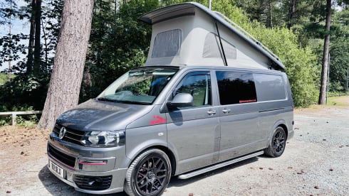 JAXX  – VW T5 Passo Lungo ~ Aria condizionata in entrambe le zone ~ 5 posti ~ Riscaldamento ~ Allestimento Top 