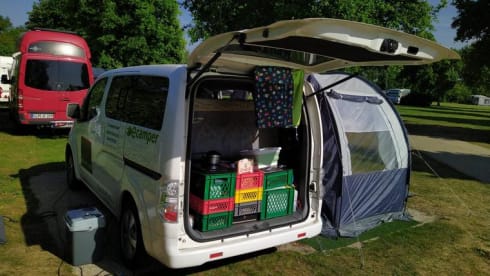 Ecamper – E-motorhome Nissan ENV200 Electric compact bus camper for 2 persons