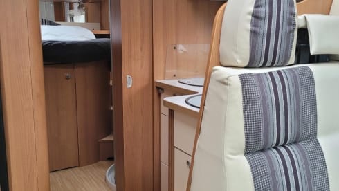 Beautiful, large and very comfortable 2p LMC semi-integral from 2009