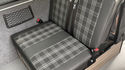 Yasmin (le Boxer!) – 3 berth 2020 Peugeot Boxer (with 2024 professional conversion)