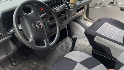Misty Miles – 2p Volkswagen campervan from 2001