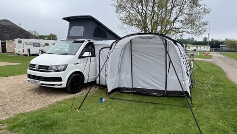 Woody – 4 berth Volkswagen campervan from 2018