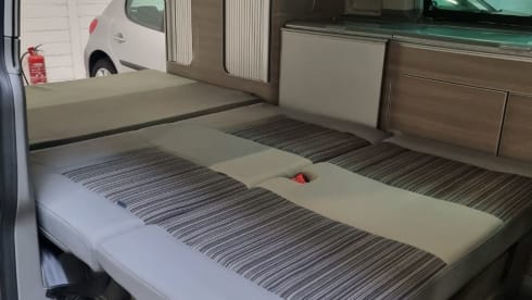 VOLKSWAGEN CALIFORNIA AUTOMAAT