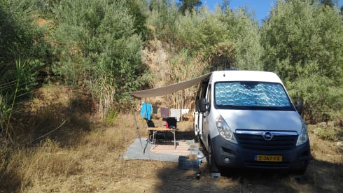 Appa – Fourgon aménagé Opel Movano L2H2, charmant et autonome pour 2 personnes