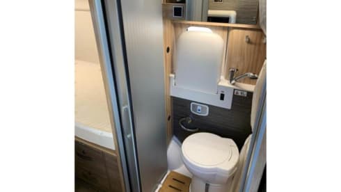 Jo'Berg – Hymer Yellowstone bus camper (with lifting roof) from 2019