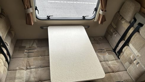 Jeffy – Jeffy – Low-Mileage, Fully Stocked Motorhome, Sleeps 6 Including Insurance!