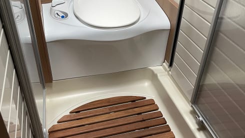 Luxury 4 pers. with fixed French bed and a pull-down bed