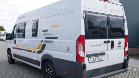 Sun Living Flexo 6.40 , 2 sleeping 4 seats, length beds, air conditioning!!