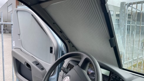 Pössl 2 win luxury bus e bike carrier