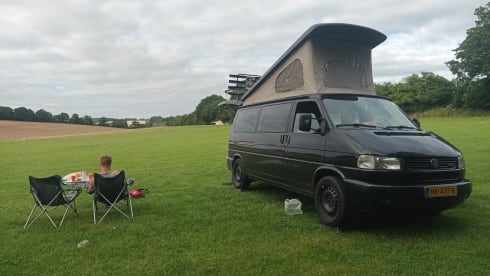 4p Volkswagen campervan with lifting roof tent
