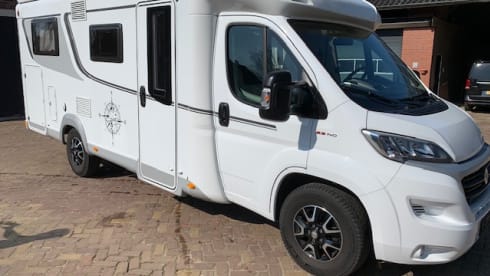 LMC 662 – LMC 9 traps automaat 3 pers Lengte 6.95mtr BJ 2021 Rijbewijs B