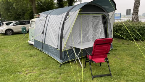 Pistache – Classic VW T2 Panorama bus