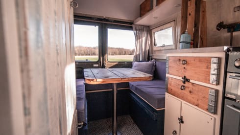 Pablo – Fire brigade bus & sturdy camper for your next adventure